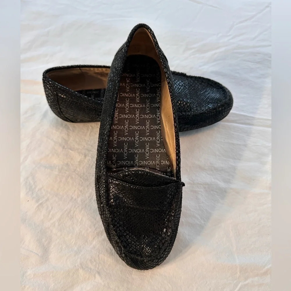 Vionic Black Embossed Croc Metallic Loafers Size 7.5